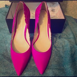 👠👠New in box Spring heels